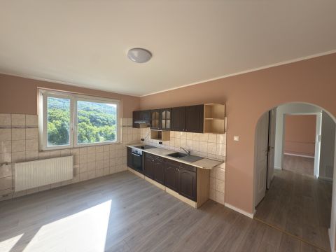 Eladó Lakás 2800 Tatabánya 
