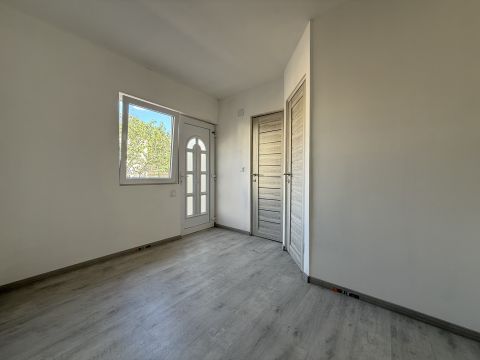Eladó Lakás 1201 Budapest 20. kerület , Felújított, kertkapcsolatos V-ös lakás