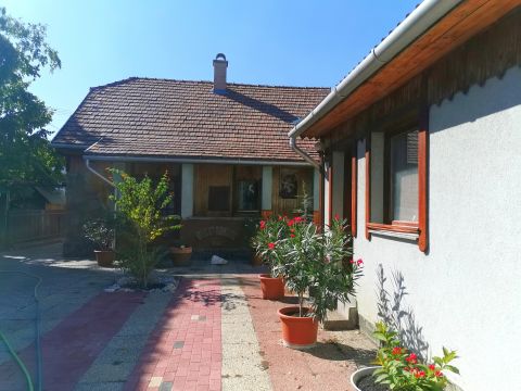Kiadó Ház 2509 Esztergom 