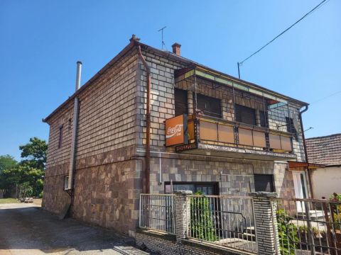 Eladó Ház 5125 Pusztamonostor , 5125 Pusztamonostor, Központban.