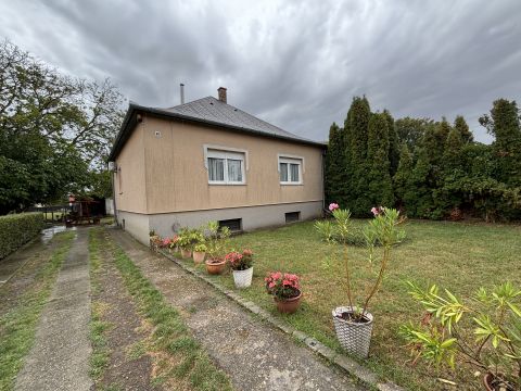 Eladó Ház 2060 Bicske Kertváros