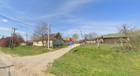 Eladó Ház 2200 Monor , Belterületen, a Strázsa-hegy lábánál