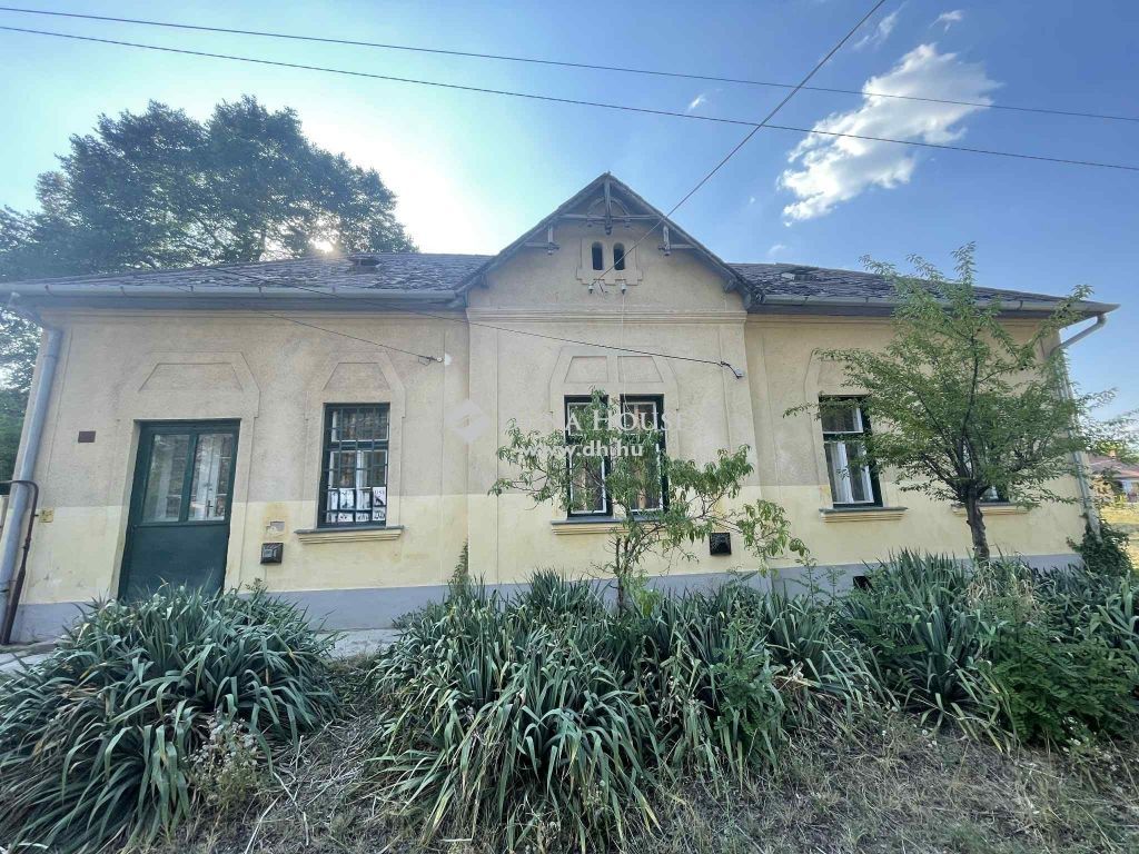 6065 Lakitelek — 1/22
