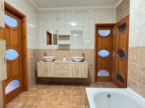 Eladó Lakás 5630 Békés , Belvároshoz közel