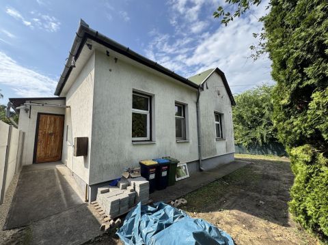 Eladó Ház 1183 Budapest 18. kerület Lónyaytelep csendes utcájában !