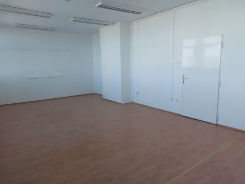 Eladó Iroda 8200 Veszprém Veszprém Irodaház