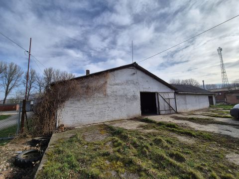 Eladó Ipari 2517 Kesztölc 