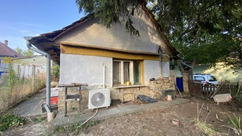Eladó Ház 2217 Gomba , Központtól néhány percnyire, nyugodt utcában