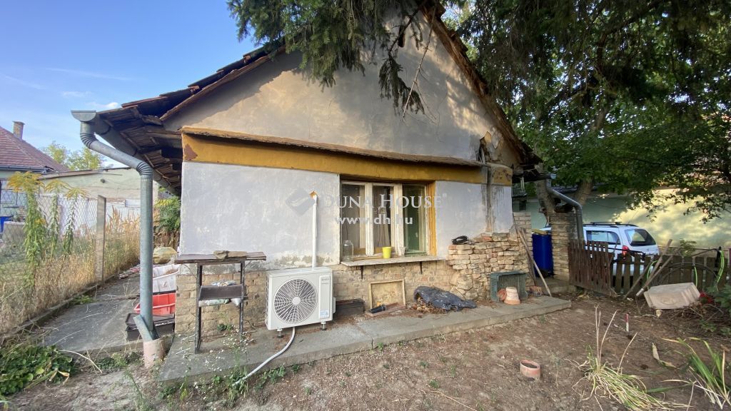 2217 Gomba , Központtól néhány percnyire, nyugodt utcában — 1/37