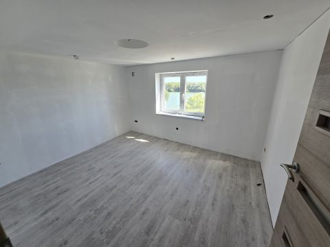 Eladó Ház 2451 Ercsi Dunapart közelében, felújított kis ház  