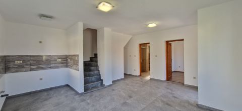 Eladó Ház 8646 Balatonfenyves , Ide már csak költözni kell.