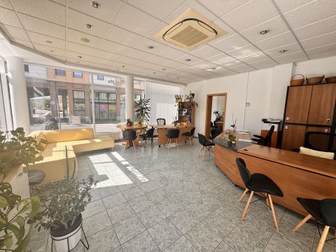 Kiadó Üzlethelyiség 8900 Zalaegerszeg , Belváros, azonnal költözhető