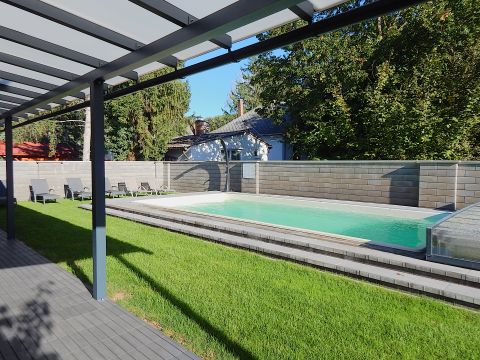 Eladó Ház 8623 Balatonföldvár , 5 lakásos luxus nyaraló, medencével, sok extrával