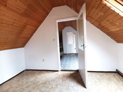 Eladó Ház 2092 Budakeszi , jó lokációval, külön kertrésszel
