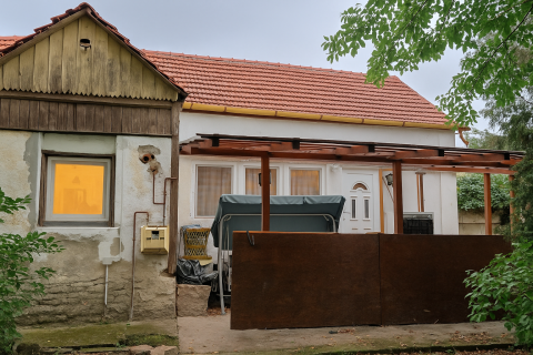 Eladó Ház 2200 Monor , Monoron TEHERMENTES, AZONNAL BIRTOKBA VEHETŐ ikerházfél