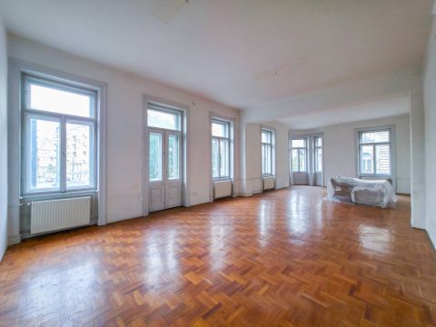 Eladó Lakás 1078 Budapest 7. kerület , Legyen saját BÁLTERME! Erkélyes, ritka PRIVILÉGIUM ELADÓ!