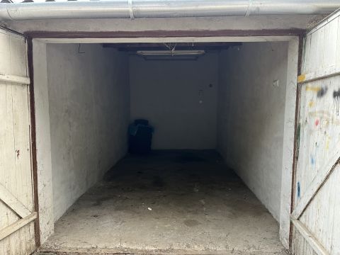 Eladó Parkoló 8900 Zalaegerszeg , Eladó garázs Landorhegy városrész 