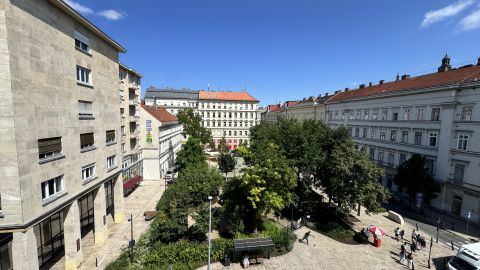 Eladó Lakás 1051 Budapest 5. kerület , Erzsébet tér