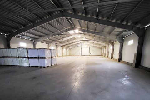 Kiadó Ipari 6100 Kiskunfélegyháza 550 m2-es új építésű, edzett ipari padlós csarnok kiadó 