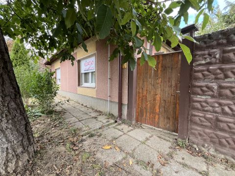 Eladó Ház 7133 Fadd jó környéken - 4 szobával