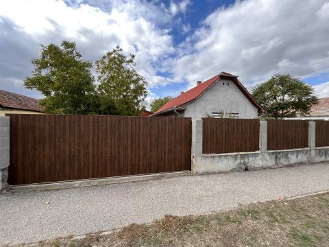Eladó Ház 6200 Kiskőrös , Eladó Kiskőrösön a Rákóczi F. utcában, egy felújított ház!!