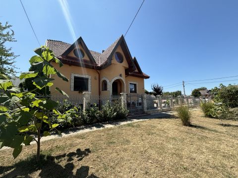 Eladó Ház 2174 Verseg 