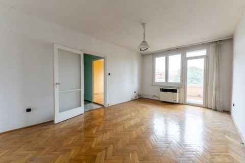 Eladó Lakás 8000 Székesfehérvár 