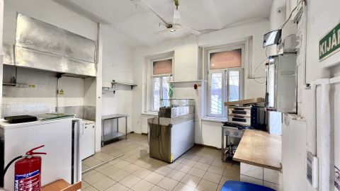 Kiadó Üzlethelyiség 1063 Budapest 6. kerület , Kiadó sarkon levő üzlethelyiség a 6. kerületben