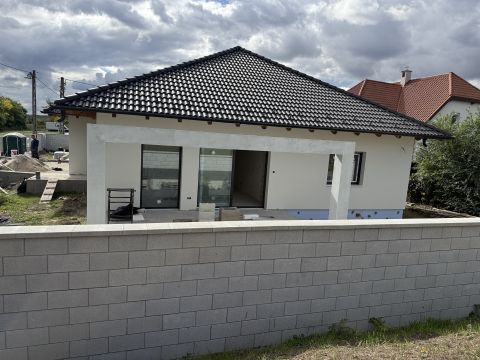 Eladó Ház 2462 Martonvásár Központhoz közel