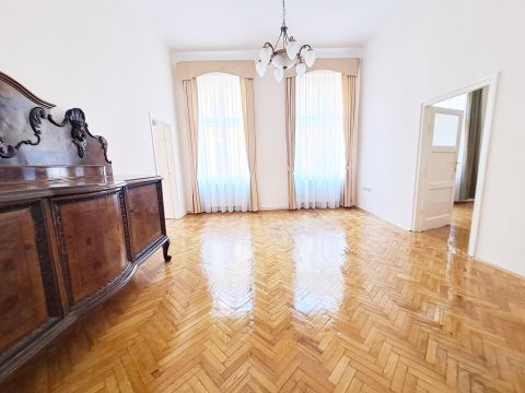 Kiadó Lakás 1011 Budapest 1. kerület , Corvin téri kiadó ingatlan akár irodának is