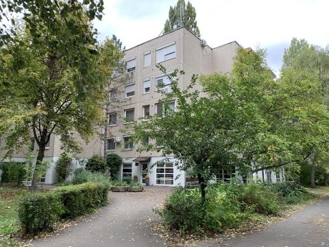 Eladó Lakás 1031 Budapest 3. kerület Pók utcai lakótelepen , teljesen felújított 1+3 szobás lakás