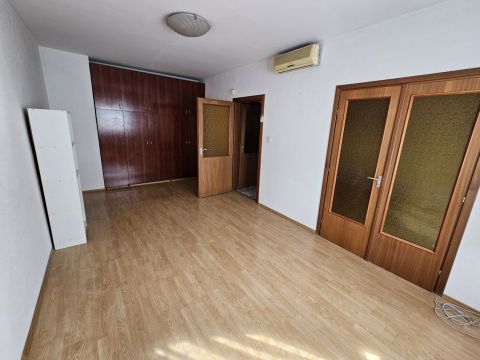 Kiadó Lakás 7621 Pécs 