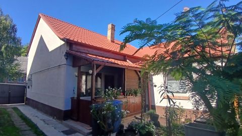 Eladó Ház 7400 Kaposvár Kaposváron,  3 szobás családi ház, kis udvarral eladó! 
