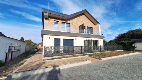 Kiadó Lakás 2367 Újhartyán Újépítésű lakás, központi részen!!