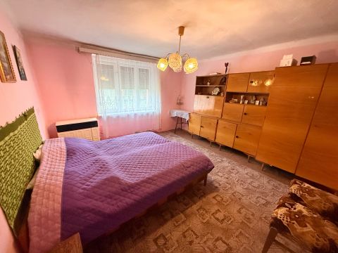 Eladó Ház 2435 Nagylók , csendes utca