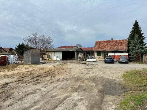 Eladó Ipari 2730 Albertirsa , 2730 Albertirsa, kertváros