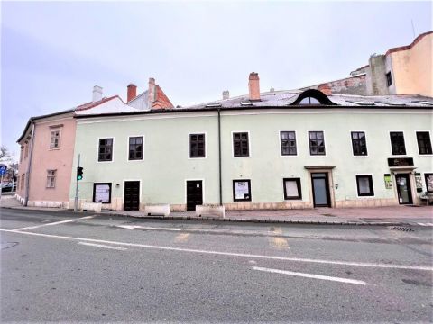 Eladó Iroda 9400 Sopron , Ógabona téren eladó 56m2-es iroda, (vagy üzlet, stb)