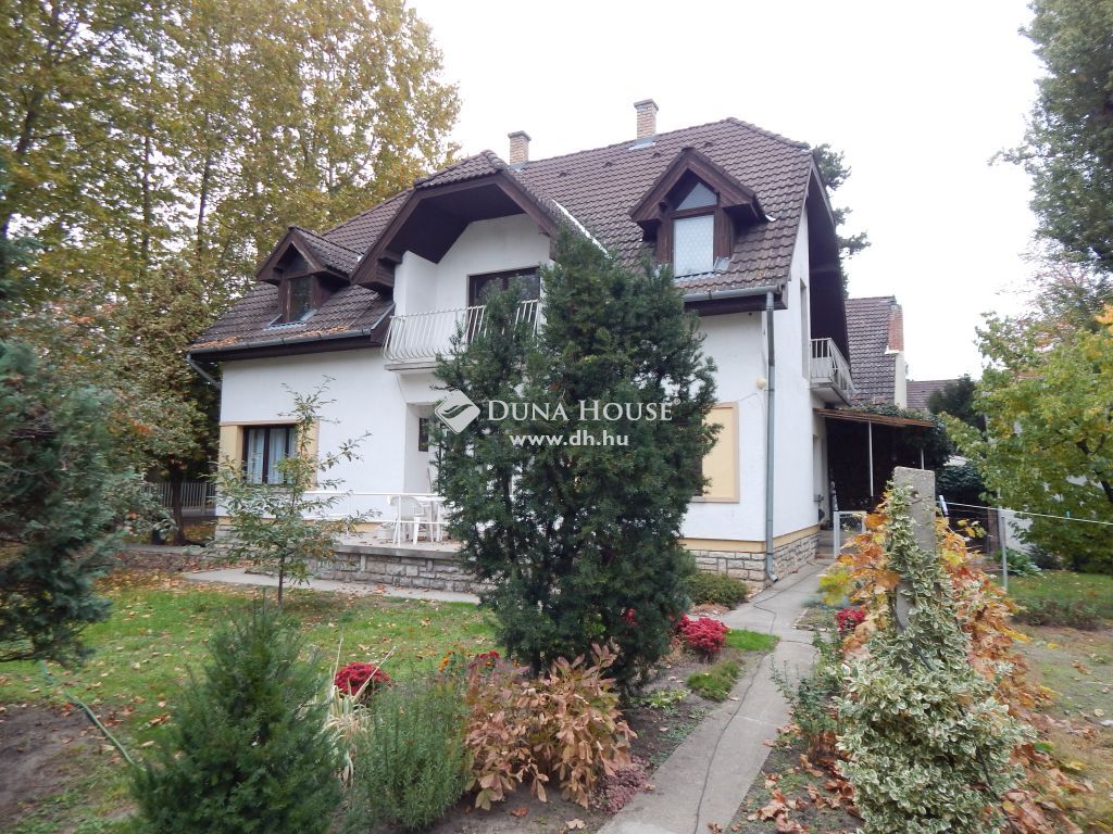 8600 Siófok , Ezüstparton, 844 m2 hangulatos, önálló telken lakóház eladó! — 1/23