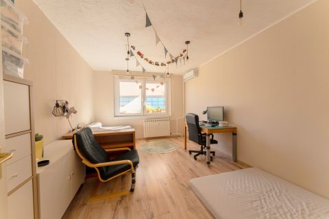 Eladó Lakás 1211 Budapest 21. kerület , Csepel Plázánál, teljes panelprogramos házban