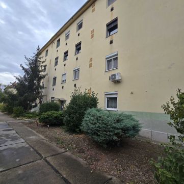 Eladó Lakás 6000 Kecskemét , LEGJOBB NM-ÁR A PIACON! ELADÓ FELÚJÍTANDÓ 3 SZOBÁS LAKÁS!