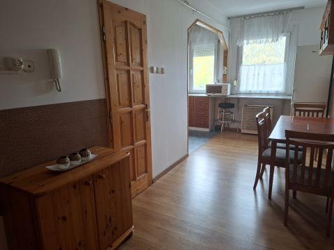 Eladó Lakás 2100 Gödöllő , Szőlő utcában jó állapotú eladó lakás.