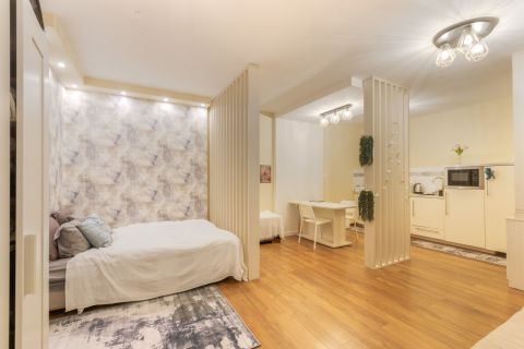 Eladó Lakás 1065 Budapest 6. kerület , Nagymező utcánál gyönyörű házban 4. emeleti lakás!