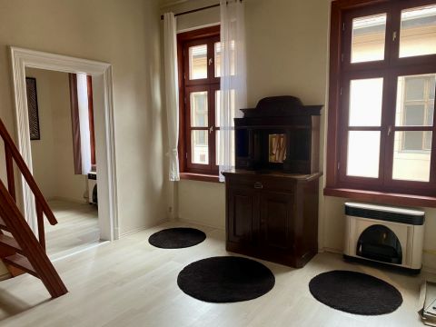 Eladó Lakás 1067 Budapest 6. kerület , Andrássy úttól pár percre,rendezett házban 2 szobás lakás 