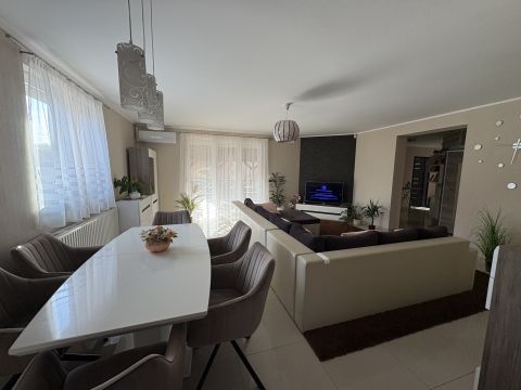 Eladó Lakás 8000 Székesfehérvár 