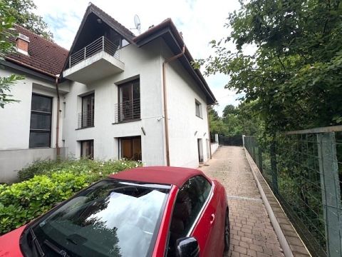 Kiadó Ház 1125 Budapest 12. kerület , Kútvölgyi útnál iroda/lakás/ikerházfél