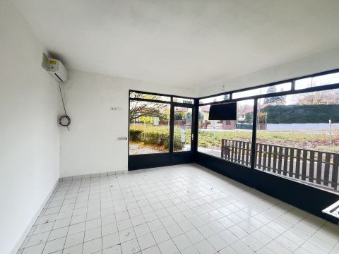 Eladó Üzlethelyiség 8200 Veszprém , ELADÓ ÜZLETHELYISÉG!