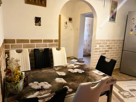 Eladó Ház 2347 Bugyi , Tipp-topp családi ház