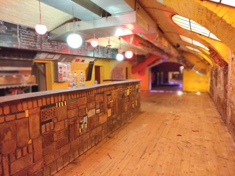 Eladó Üzlethelyiség 1065 Budapest 6. kerület , 1065 Budapest 6, Opera és Andrássy út környéke