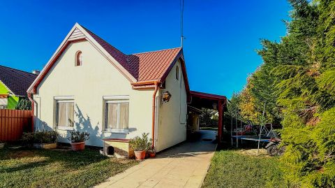 Eladó Ház 8621 Zamárdi , Zamárdi üdülőterületén családi ház két lakással