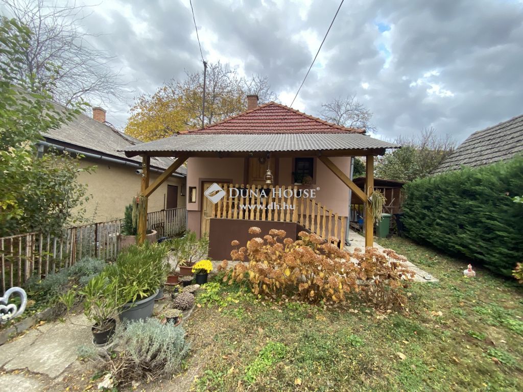 2421 Nagyvenyim , Központhoz közel — 1/22